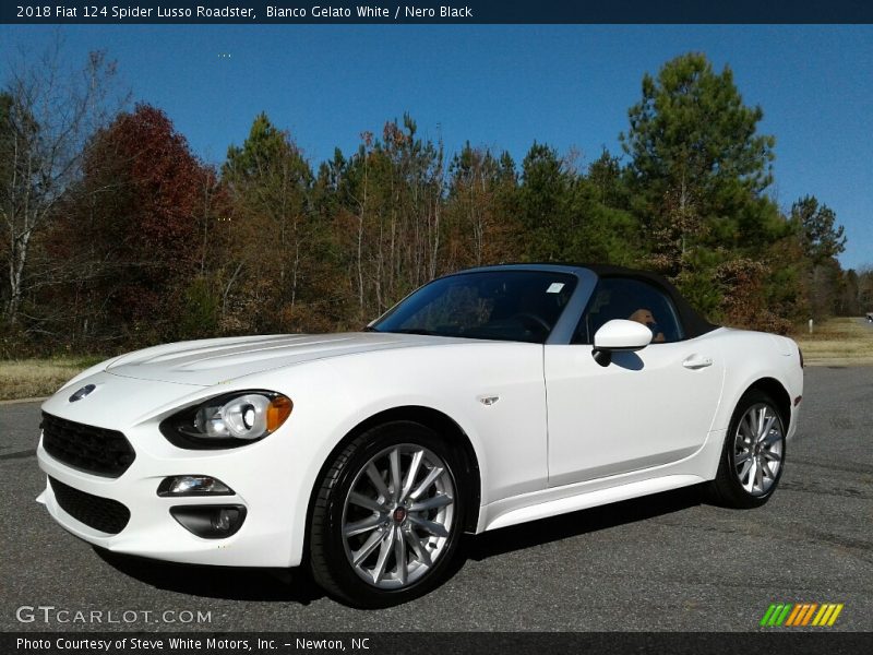 Front 3/4 View of 2018 124 Spider Lusso Roadster