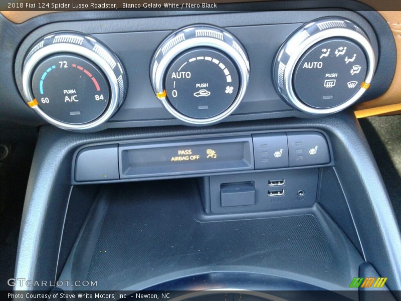 Controls of 2018 124 Spider Lusso Roadster