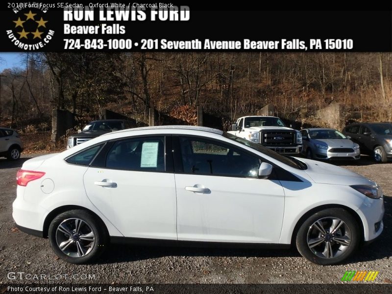 Oxford White / Charcoal Black 2018 Ford Focus SE Sedan