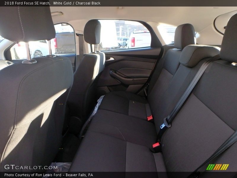 White Gold / Charcoal Black 2018 Ford Focus SE Hatch