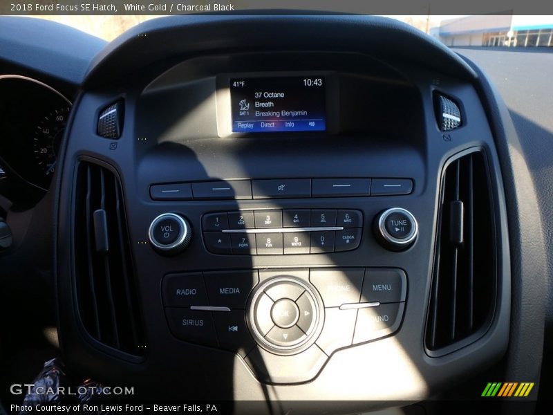 White Gold / Charcoal Black 2018 Ford Focus SE Hatch