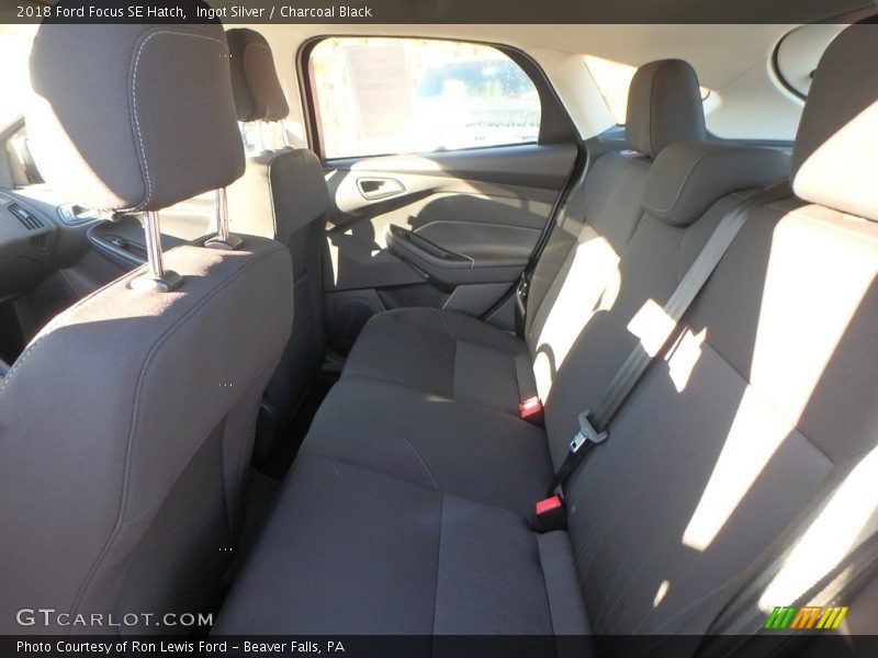 Ingot Silver / Charcoal Black 2018 Ford Focus SE Hatch