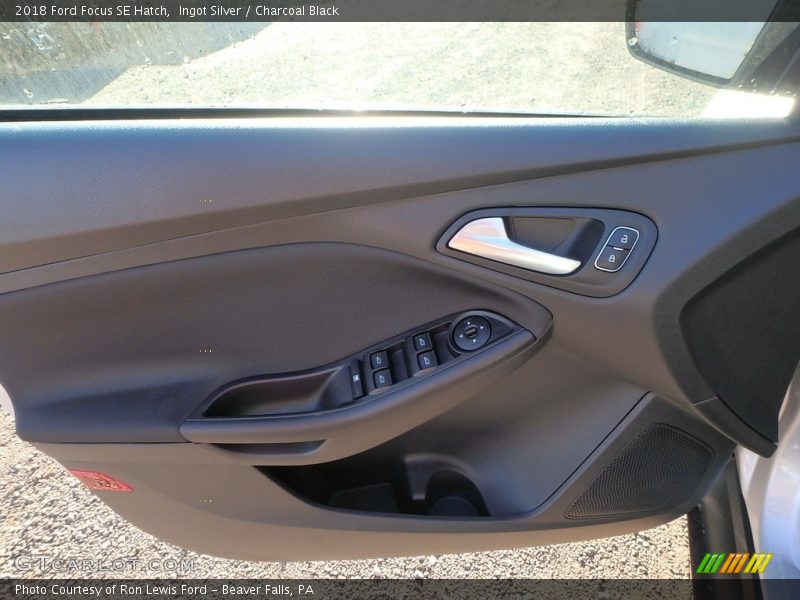 Ingot Silver / Charcoal Black 2018 Ford Focus SE Hatch
