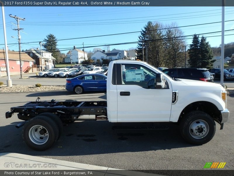 Oxford White / Medium Earth Gray 2017 Ford F350 Super Duty XL Regular Cab 4x4