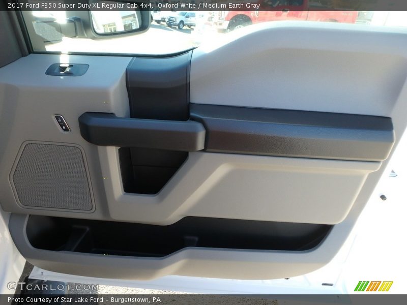 Oxford White / Medium Earth Gray 2017 Ford F350 Super Duty XL Regular Cab 4x4