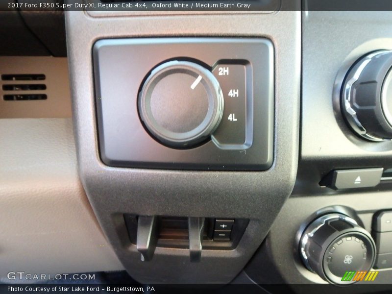 Oxford White / Medium Earth Gray 2017 Ford F350 Super Duty XL Regular Cab 4x4