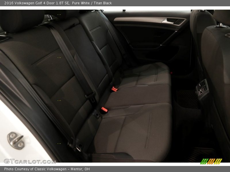 Pure White / Titan Black 2016 Volkswagen Golf 4 Door 1.8T SE