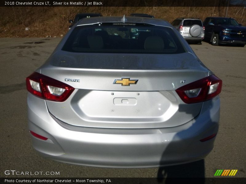 Silver Ice Metallic / Jet Black 2018 Chevrolet Cruze LT