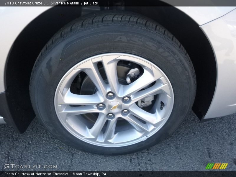 Silver Ice Metallic / Jet Black 2018 Chevrolet Cruze LT