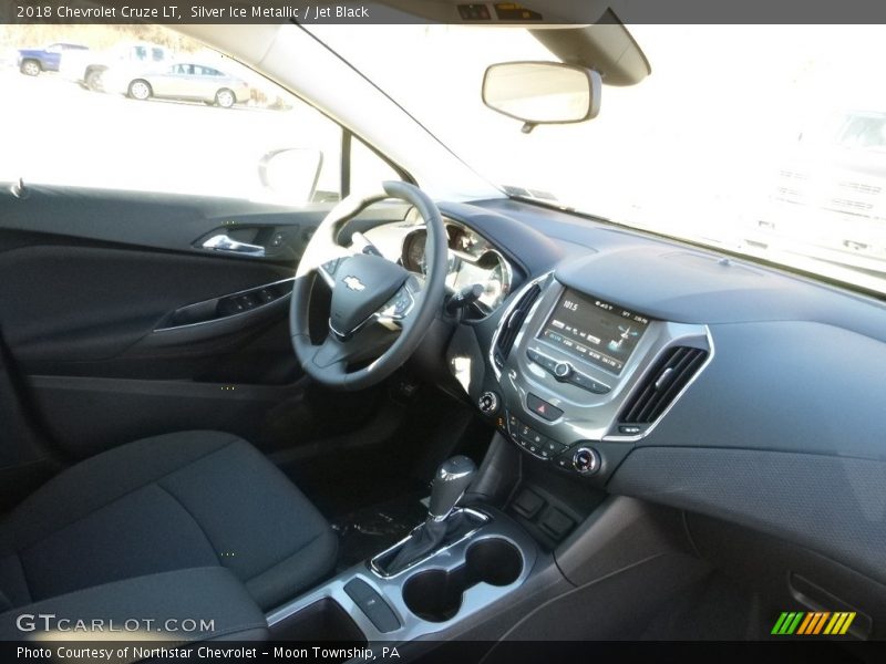 Silver Ice Metallic / Jet Black 2018 Chevrolet Cruze LT