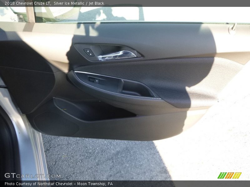 Silver Ice Metallic / Jet Black 2018 Chevrolet Cruze LT