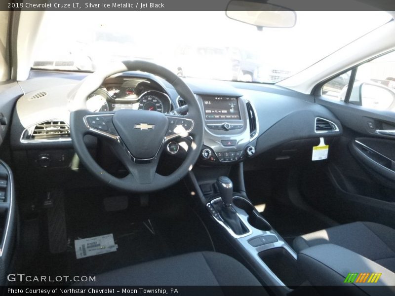 Silver Ice Metallic / Jet Black 2018 Chevrolet Cruze LT