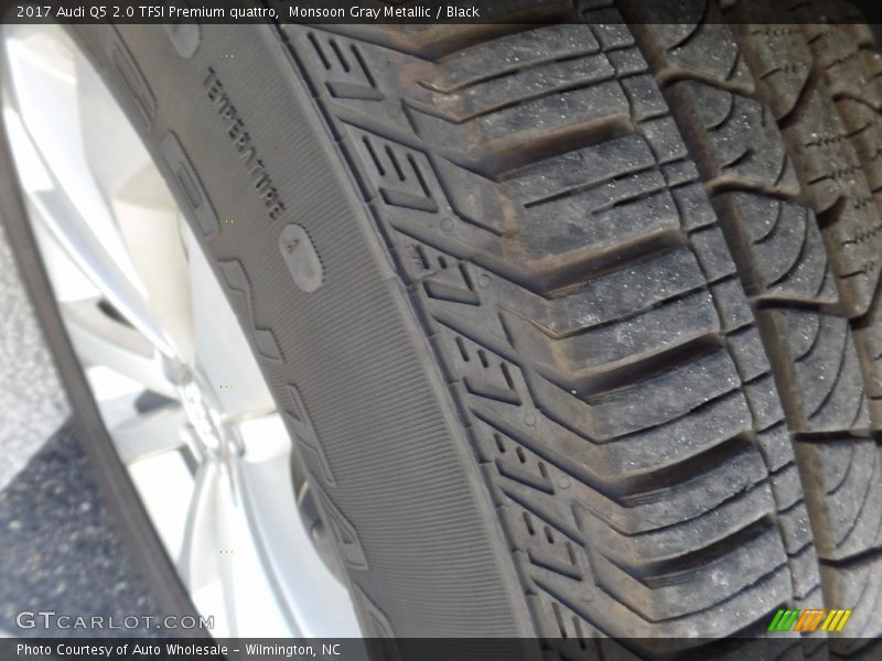 Monsoon Gray Metallic / Black 2017 Audi Q5 2.0 TFSI Premium quattro