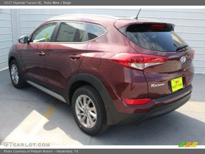 Ruby Wine / Beige 2017 Hyundai Tucson SE