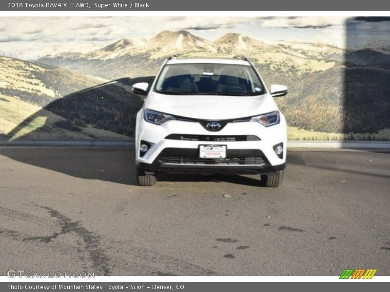 Super White / Black 2018 Toyota RAV4 XLE AWD