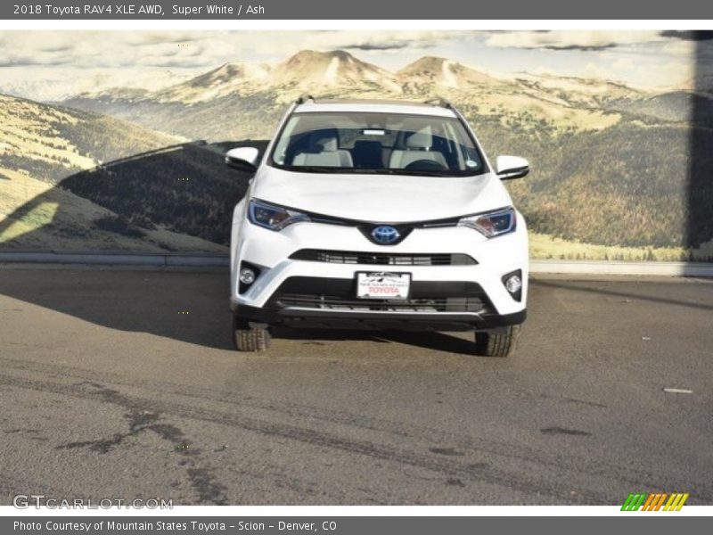 Super White / Ash 2018 Toyota RAV4 XLE AWD