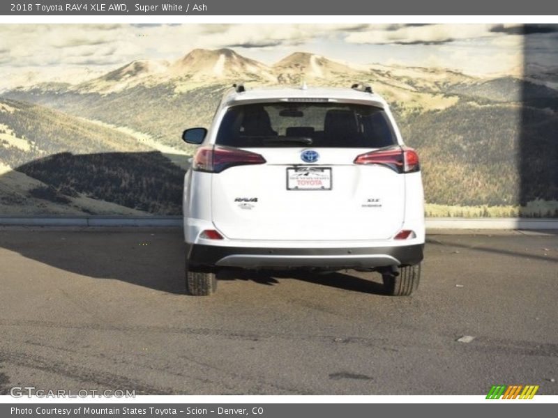 Super White / Ash 2018 Toyota RAV4 XLE AWD