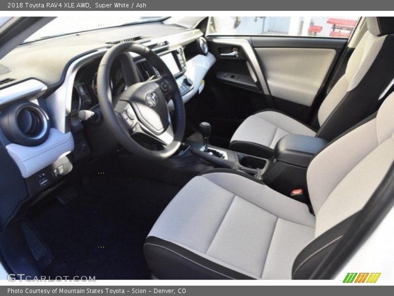 Super White / Ash 2018 Toyota RAV4 XLE AWD