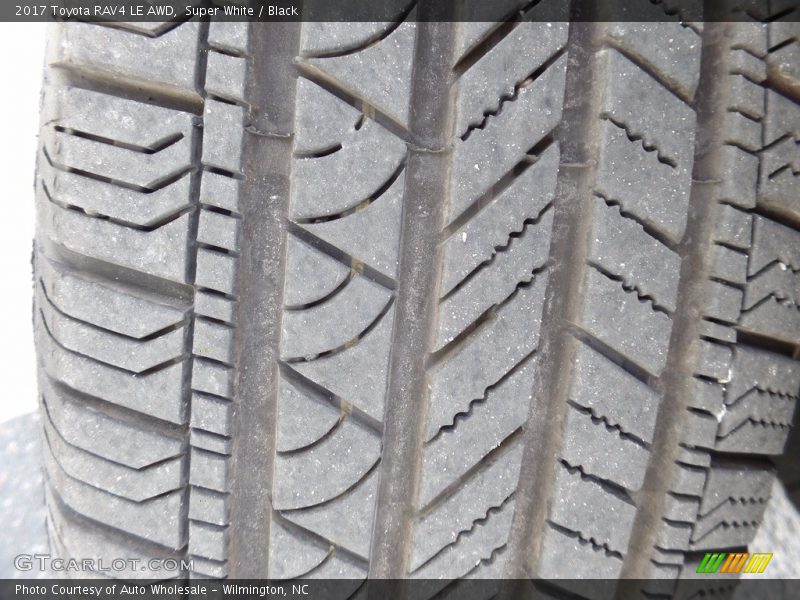 Super White / Black 2017 Toyota RAV4 LE AWD