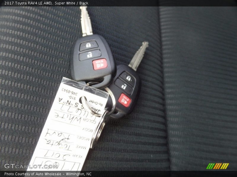 Super White / Black 2017 Toyota RAV4 LE AWD