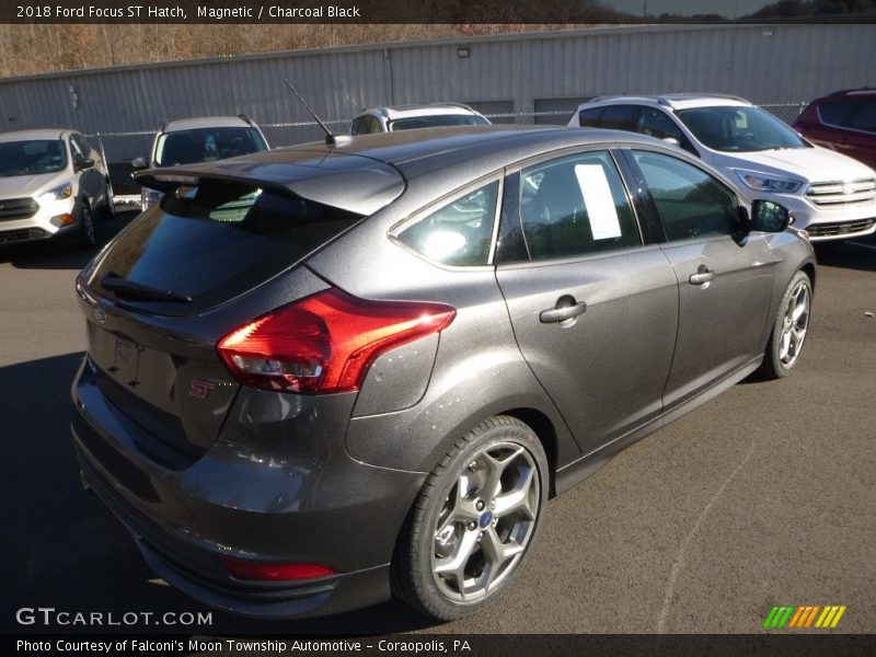 Magnetic / Charcoal Black 2018 Ford Focus ST Hatch