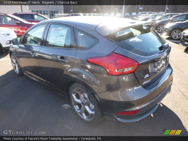 Magnetic / Charcoal Black 2018 Ford Focus ST Hatch