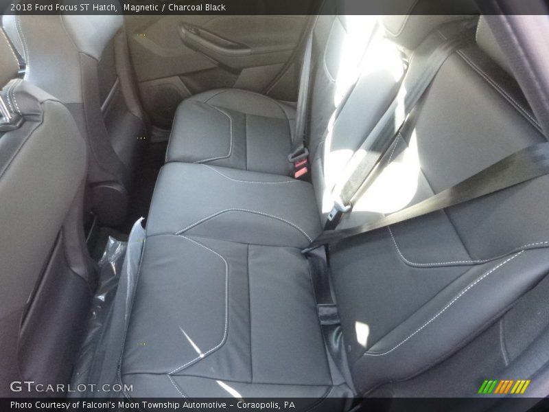 Magnetic / Charcoal Black 2018 Ford Focus ST Hatch