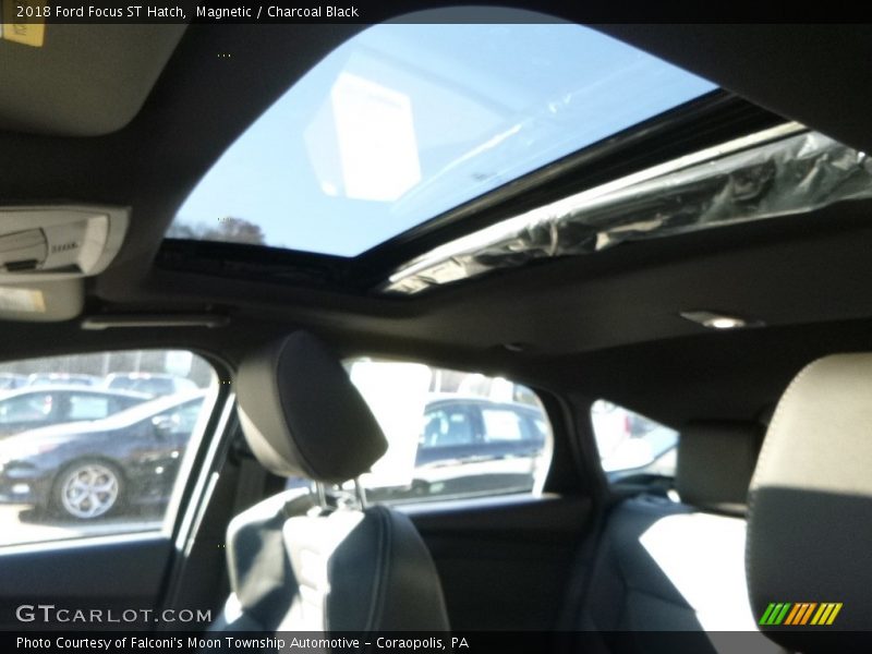 Magnetic / Charcoal Black 2018 Ford Focus ST Hatch