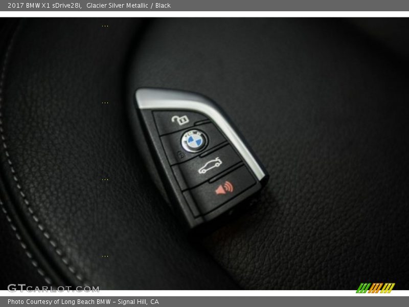 Glacier Silver Metallic / Black 2017 BMW X1 sDrive28i