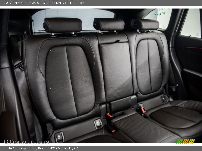 Glacier Silver Metallic / Black 2017 BMW X1 sDrive28i