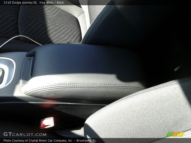Vice White / Black 2018 Dodge Journey SE