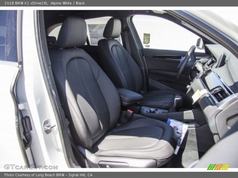 Alpine White / Black 2018 BMW X1 xDrive28i