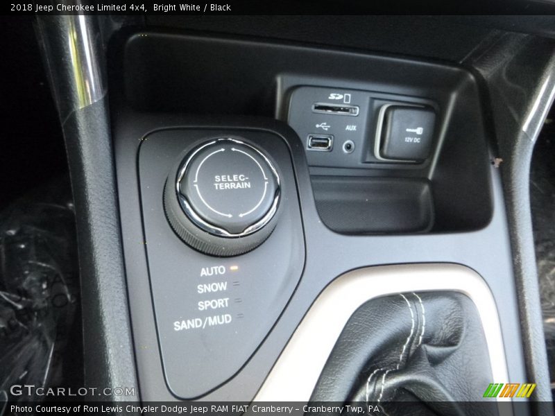 Bright White / Black 2018 Jeep Cherokee Limited 4x4