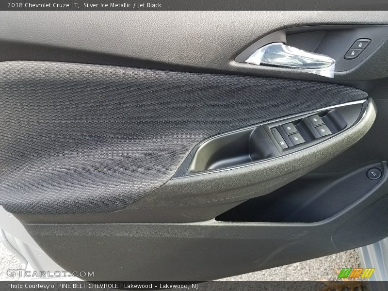 Silver Ice Metallic / Jet Black 2018 Chevrolet Cruze LT