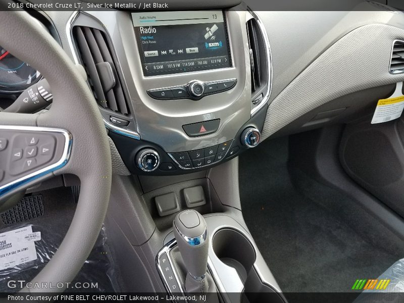 Silver Ice Metallic / Jet Black 2018 Chevrolet Cruze LT