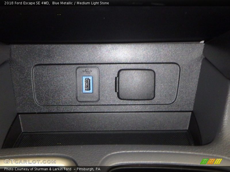 Blue Metallic / Medium Light Stone 2018 Ford Escape SE 4WD