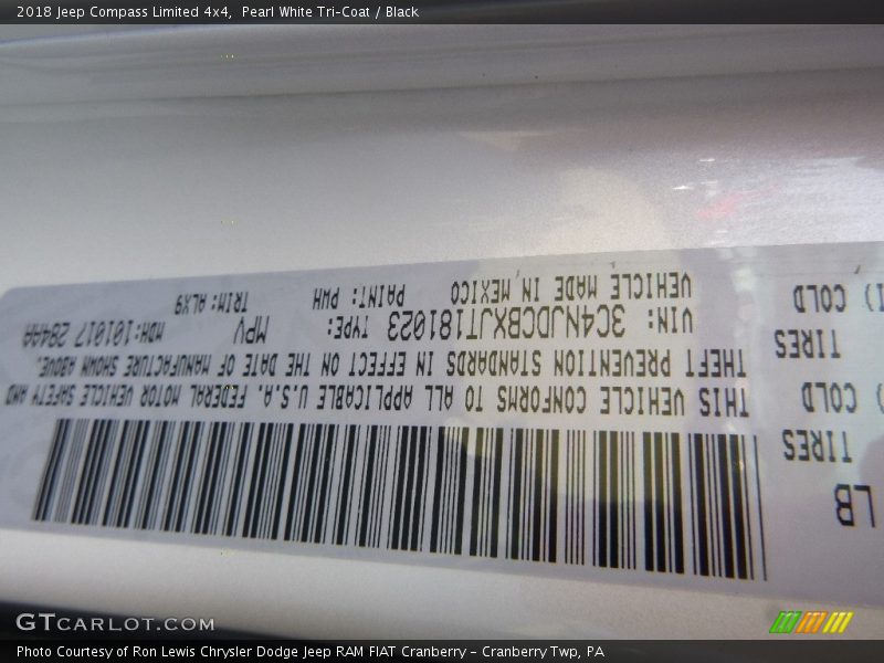 Pearl White Tri–Coat / Black 2018 Jeep Compass Limited 4x4