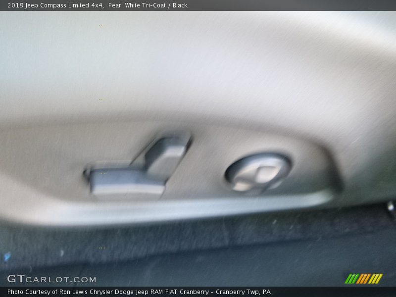 Pearl White Tri–Coat / Black 2018 Jeep Compass Limited 4x4