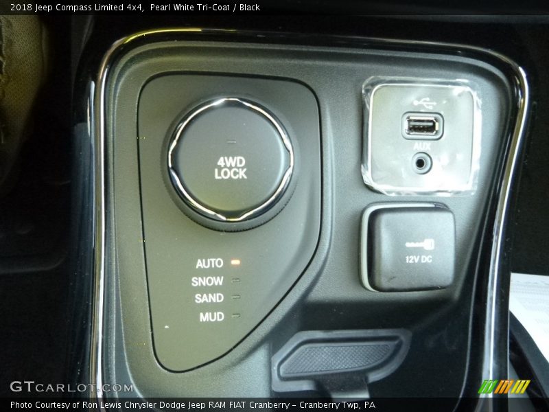 Pearl White Tri–Coat / Black 2018 Jeep Compass Limited 4x4
