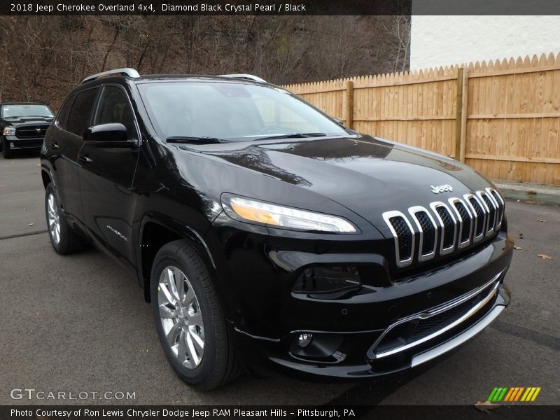 Front 3/4 View of 2018 Cherokee Overland 4x4