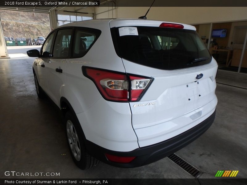 Oxford White / Charcoal Black 2018 Ford Escape S