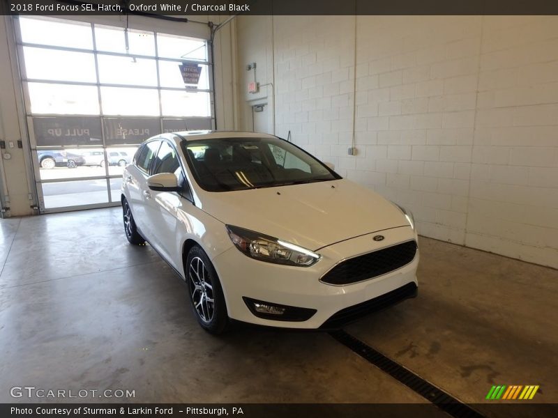 Oxford White / Charcoal Black 2018 Ford Focus SEL Hatch