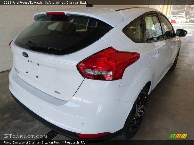 Oxford White / Charcoal Black 2018 Ford Focus SEL Hatch