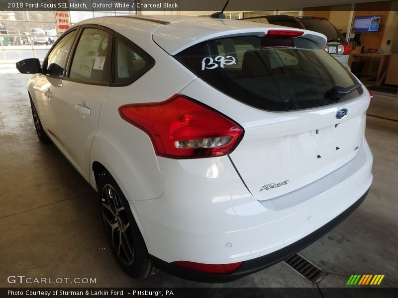 Oxford White / Charcoal Black 2018 Ford Focus SEL Hatch
