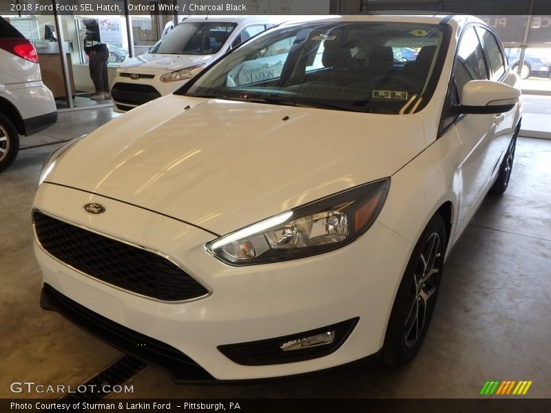 Oxford White / Charcoal Black 2018 Ford Focus SEL Hatch