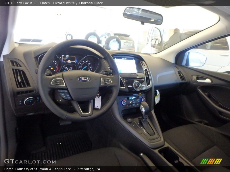 Oxford White / Charcoal Black 2018 Ford Focus SEL Hatch