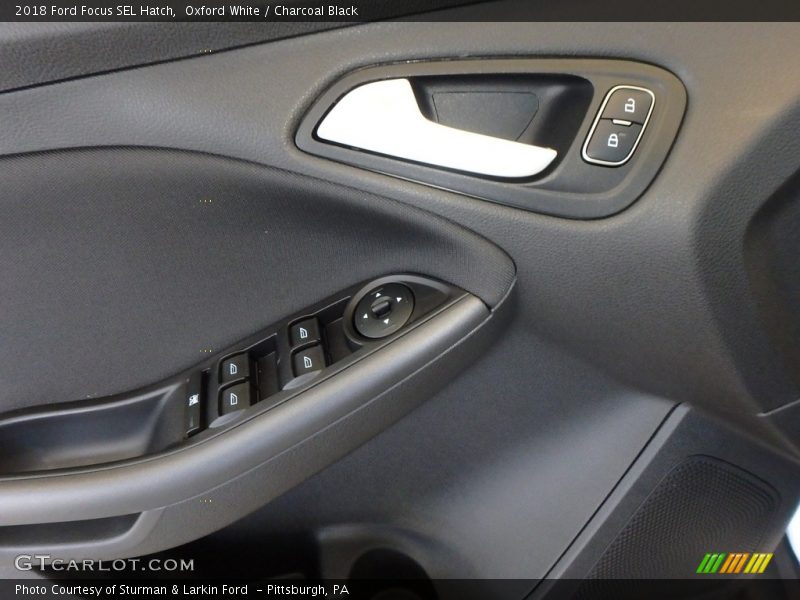 Oxford White / Charcoal Black 2018 Ford Focus SEL Hatch