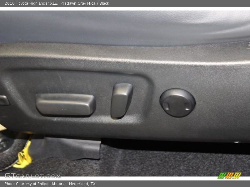 Predawn Gray Mica / Black 2016 Toyota Highlander XLE