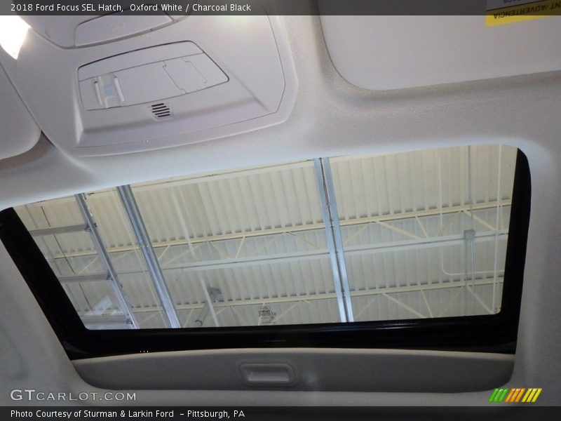 Oxford White / Charcoal Black 2018 Ford Focus SEL Hatch