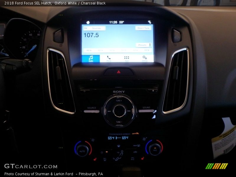 Oxford White / Charcoal Black 2018 Ford Focus SEL Hatch